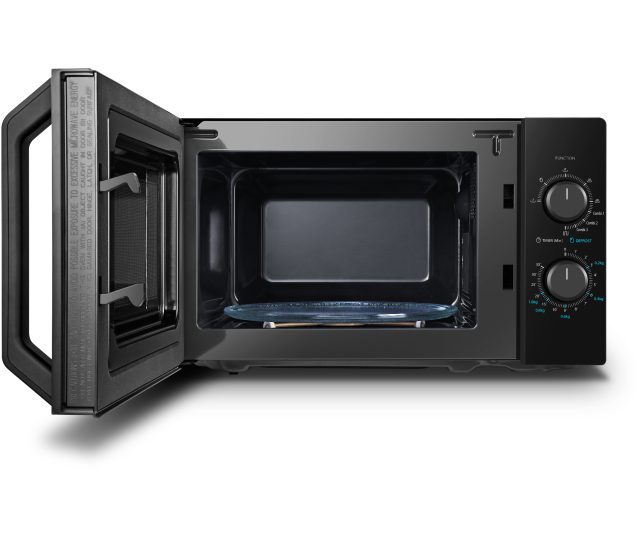 Toshiba MW2-MM20PF magnetron met geopende deur en zicht op verwarmingselement en bedieningsknoppen