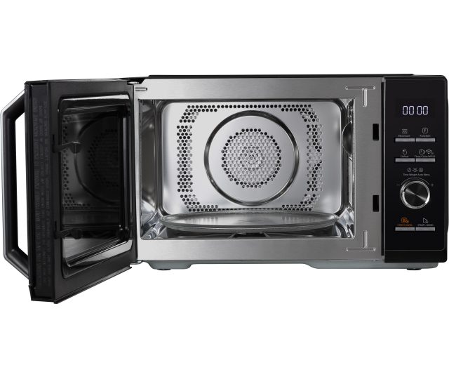 Toshiba MW3-SAC26SF(BK) combimagnetron met geopende deur, interieur met draaitafel en bovenkant bedieningspaneel zichtbaar
