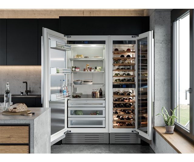 V-Zug CombiCooler V6000 Supreme koelkast met bijpassende wijnkoelkast. Beide voorzien van rvs voorzetdeur.