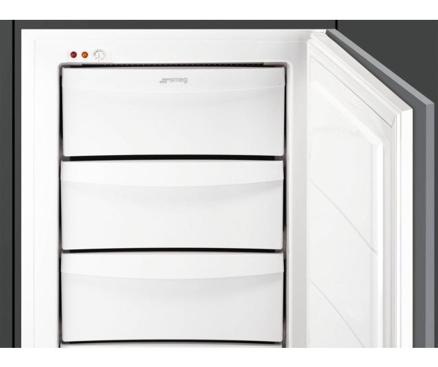 De Smeg VI144AP1 beschikt over vier laden