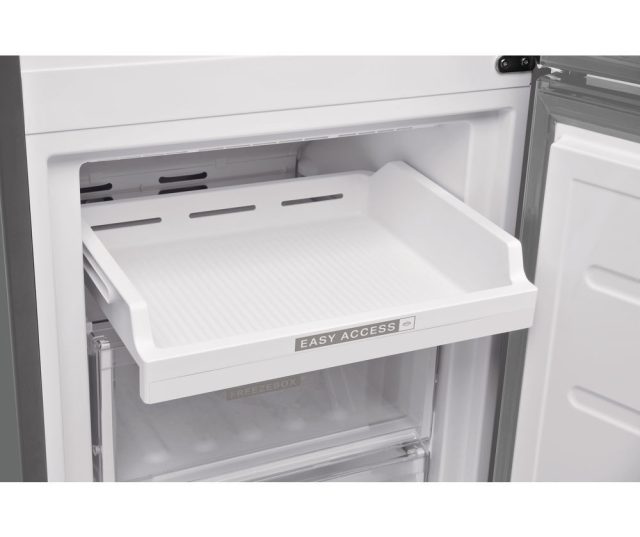 Praktisch is de uittrekbare zone bovenin het vriesgedeelte van de Whirlpool W7 821O OX koelkast