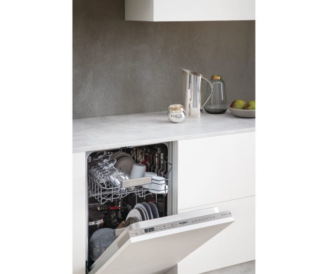 De Whirlpool WSIO 3T223 PE X inbouw vaatwasser is voorzien van volledige waterstop