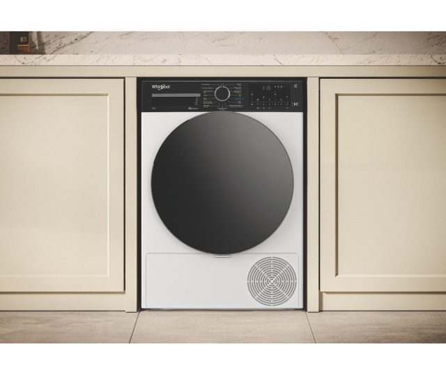 Whirlpool C WD 105M WBS BE condensdroger tussen keukenkastjes in