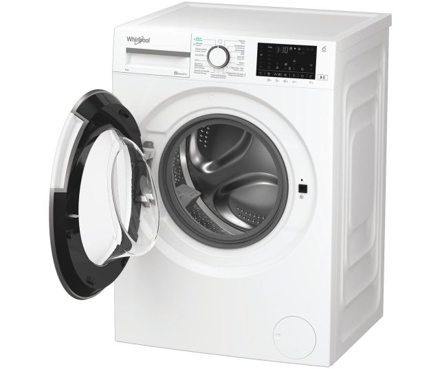 Whirlpool vrijstaande wasmachine met geopende deur en trommel met wasgoed