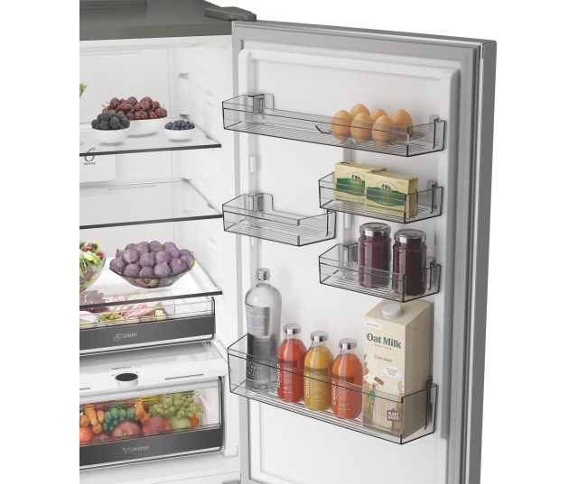 Whirlpool WHK 22373 X6EA koelkast ondervak geopend deur bovenzijde zicht voedsel