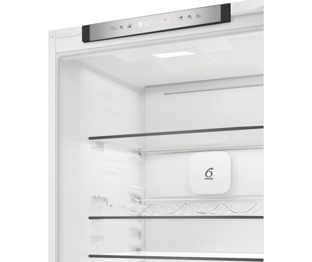 Whirlpool WHK2 5292 B4E vrieskast bovenste interieur met 6th Sense sensor leeg