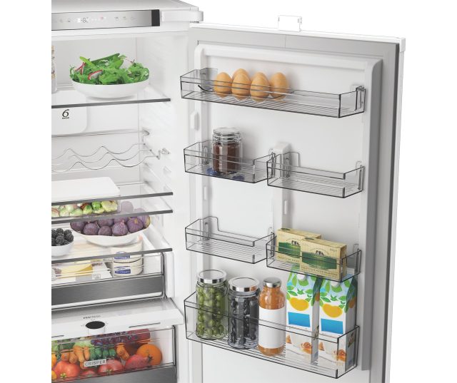 Whirlpool WHK2 5292 B4E koelkast deurplank met transparante rek-organizers en voorraad