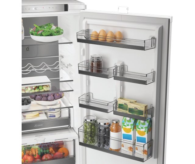 Whirlpool WHK2 5294 B6E1 deurshelfing met transparante bakken voor eieren, groenten en dranken