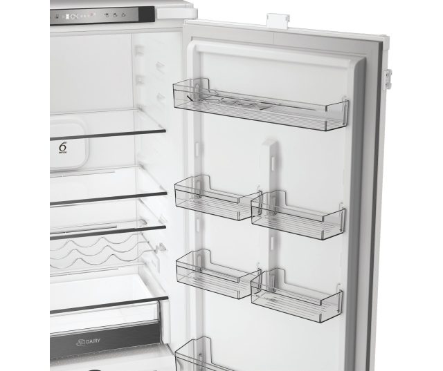 Whirlpool WHK2 5322 B4E vrieskast interieur met geopende laden, detail van compartimenten