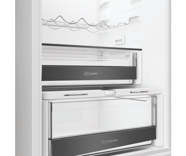 Whirlpool WHK2 5322 B4E vrieskast interieur bovenzijde met geopende laden lege toestand