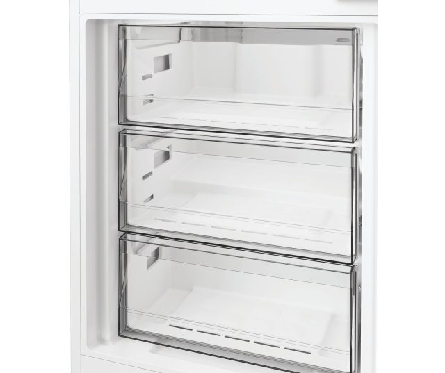 Whirlpool WHK2 5322 B4E vrieskast interieur met geopende laden, volledig leeg