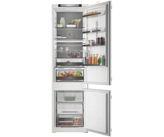 Whirlpool WHK2 5323 B5E2 inbouw koel-vriescombinatie interieur gevuld met voedsel