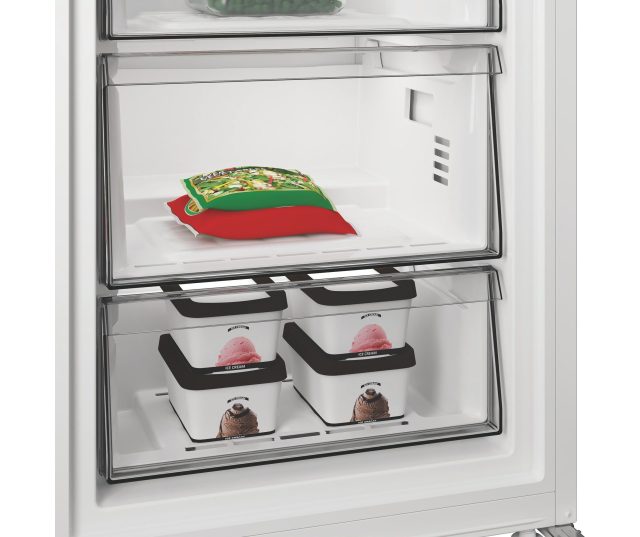 Whirlpool WHLF 1292 W5E vriezer interieuroverzicht alle laden met voedingsverpakking