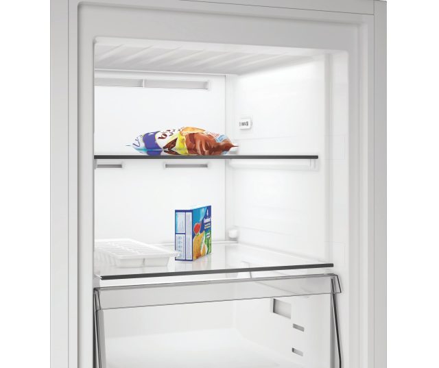 Whirlpool WHLF 1292 W5E vriezer onderste vrieslade close-up met ijscrème