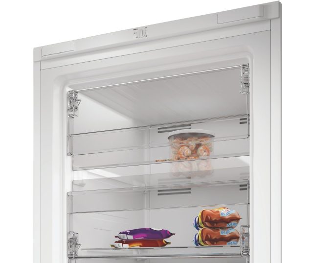 Whirlpool WHMFF 1292 W4E vrieskast interieur vrijviezer onderste compartiment met dozen ijs