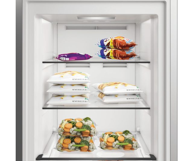 Whirlpool WHMFF 6314 XP6E vriezergedeelte lege laden detail