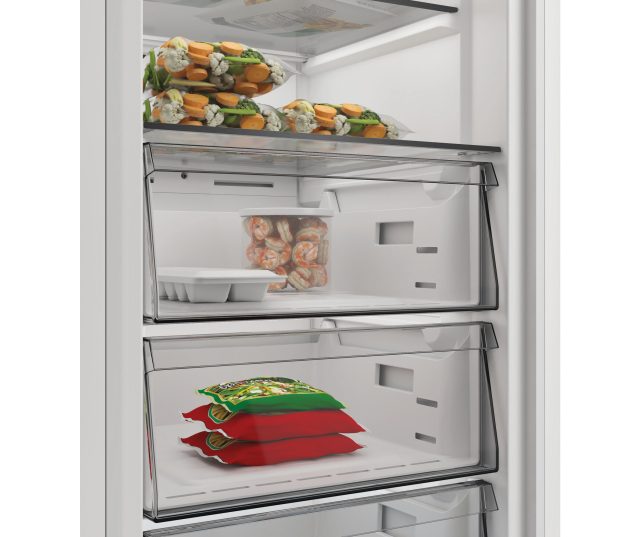 Whirlpool WHMFF 6314 XP6E bovenste koelkastgedeelte geopende deur