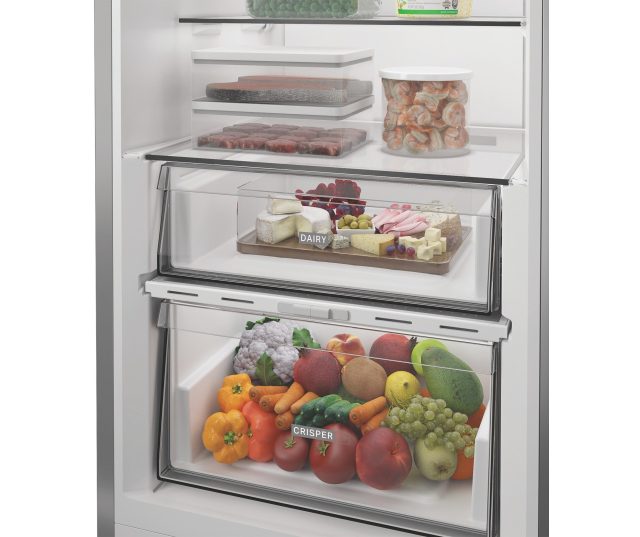 Whirlpool WHMLF 6442 XP4 crisperlade geopend, groenten en fruit in transparante bak