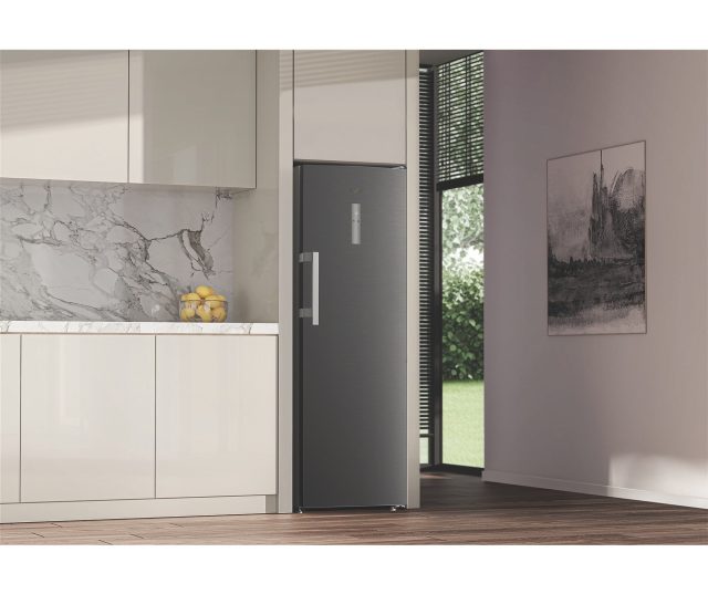 Whirlpool WHMLF 6444 XP6E koelkast rechterkant deur kasten met eieren en conserven