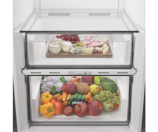 Whirlpool WHMLF 6444 XP6E koelkast crisper laden open met vers groenten fruit