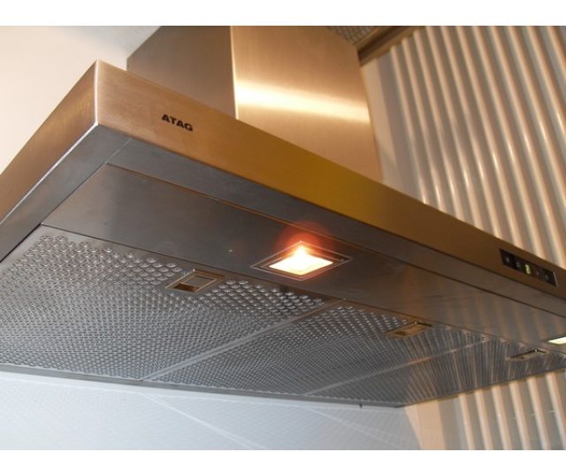 De Atag WS9111EM is uitgevoerd met halogeen verlichting