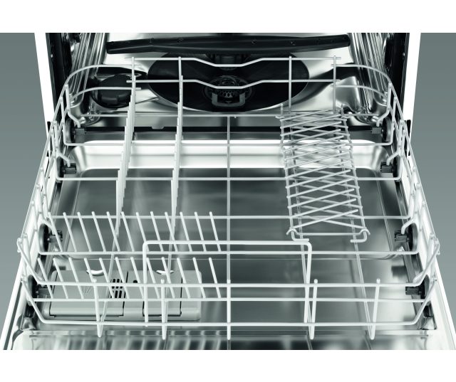De onderkorf van de Zanussi ZDF26011WA vrijstaande vaatwasser wit is voorzien van neerklapbare steunen