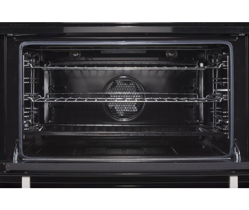Foto van de binnenzijde van de oven met achterin de VFPN94AN de ventilator voor de hetelucht circulatie.