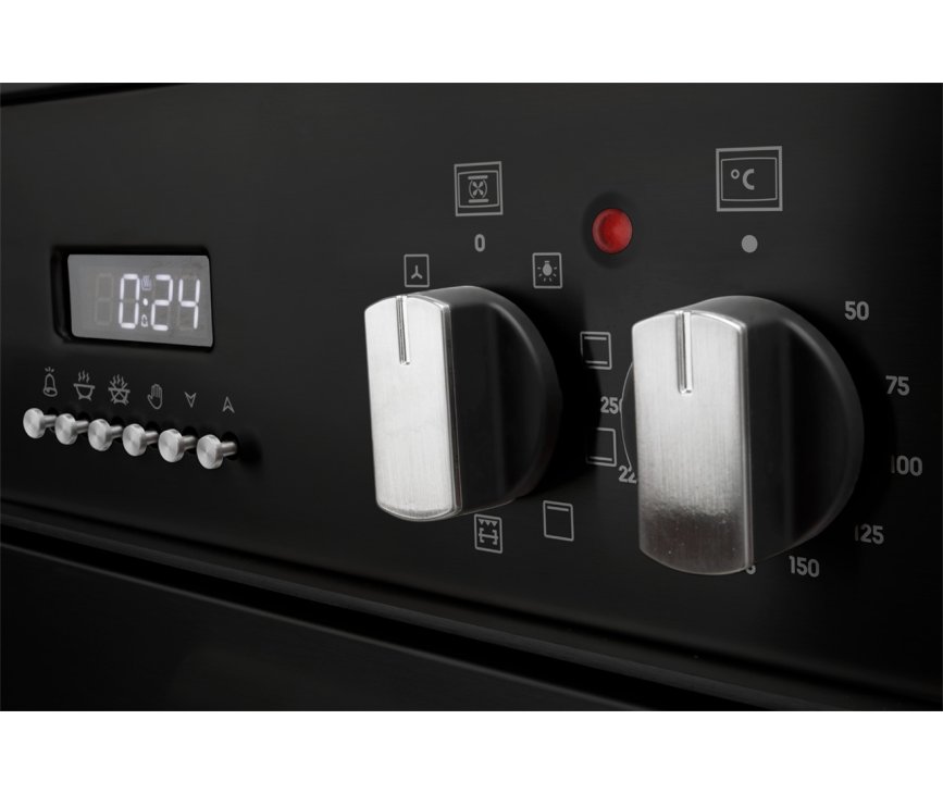 De oven kan bediend worden met de knoppen en de programmeerbare klok op de Boretti MFBG901ZW fornuis