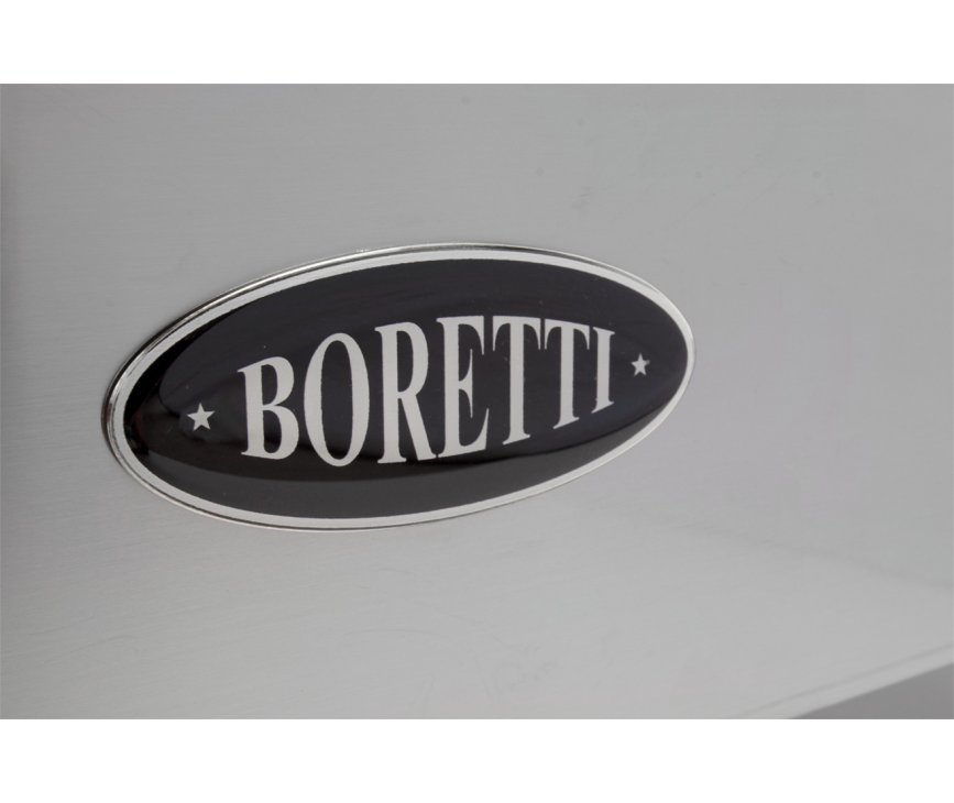 Foto van het Boretti logo op de opbergklep van het fornuis