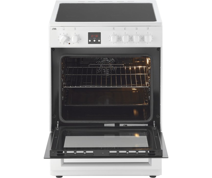 De FIV760WIT heeft een ruime oven waarbij op meerdere niveaus tegelijkertijd gerechten bereid kunnen worden