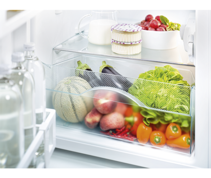 Onderin de koelkast bevindt zich een ruime enkele groentelade