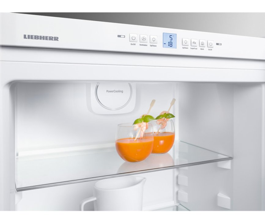 De Liebherr CNP4313 koelkast is te bedienen met de knoppen voorop