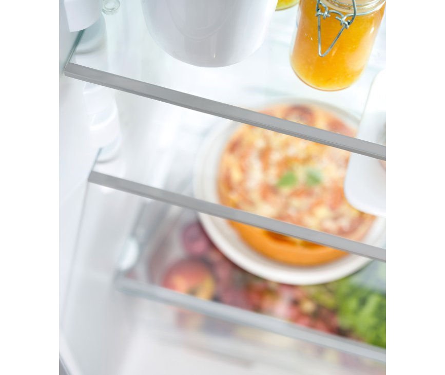 De Liebherr CTele 2131 koelkast rvs-look heeft in hoogte verstelbare glazen leggers