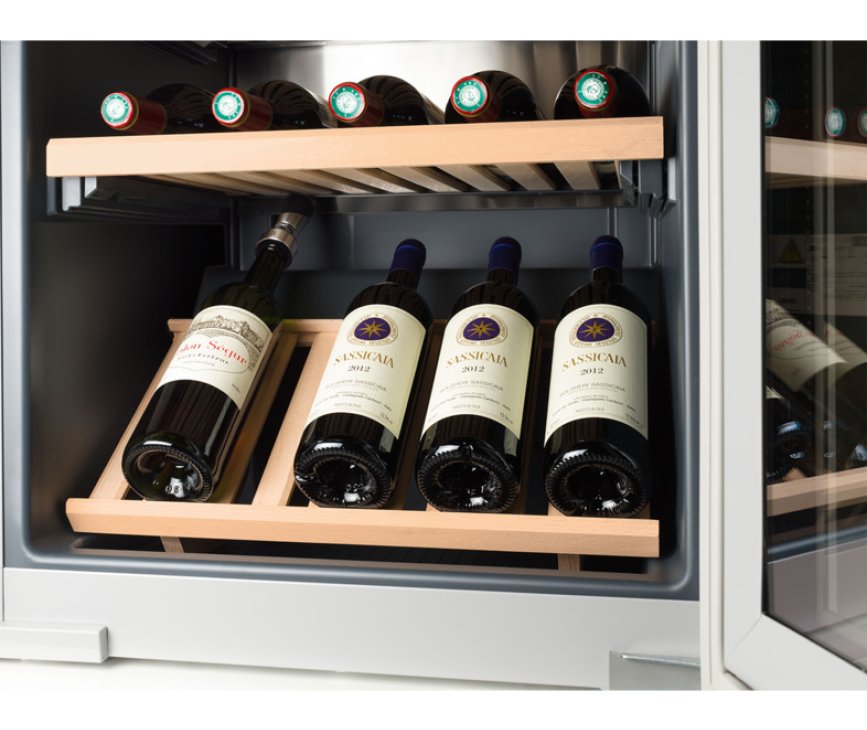 De Liebherr EWTdf3553-26 wijn koelkast heeft plateaus van beukenhout