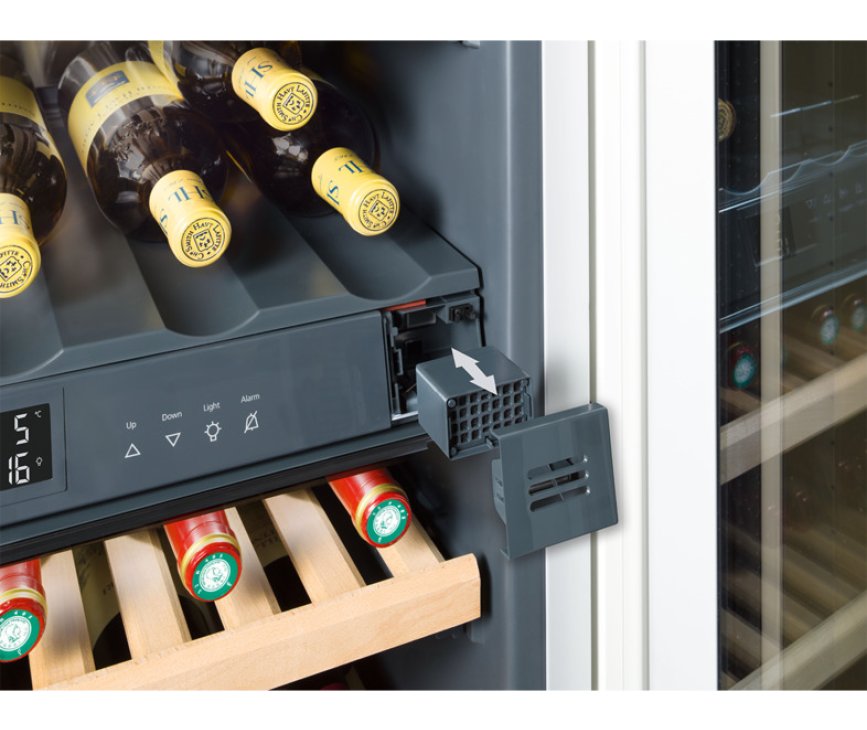 Het luchtfilter van de Liebherr EWTgb1683 wijn koelkast voor verse lucht bij uw wijn