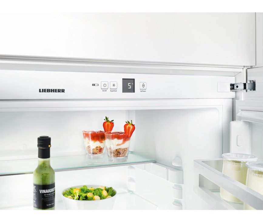 De Liebherr IK2720 is eenvoudig te bediening via het paneel bovenin de koelkast. Daar kan digitaal de temperatuur worden ingesteld.
