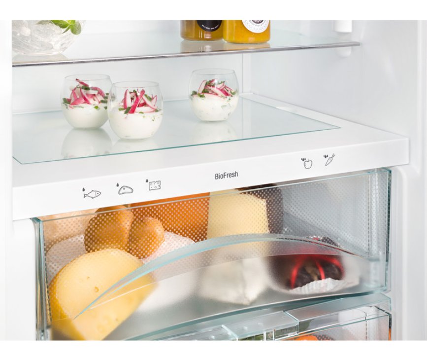 De Liebherr IKBP3520 inbouw koelkast heeft BioFresh waarin uw levensmiddelen koel worden gehouden