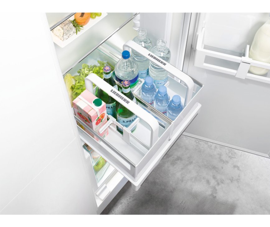Ook flessenmanden met verschillende soorten vloeistoffen kunnen in de Liebherr IKF3510 inbouw koelkast geplaatst worden