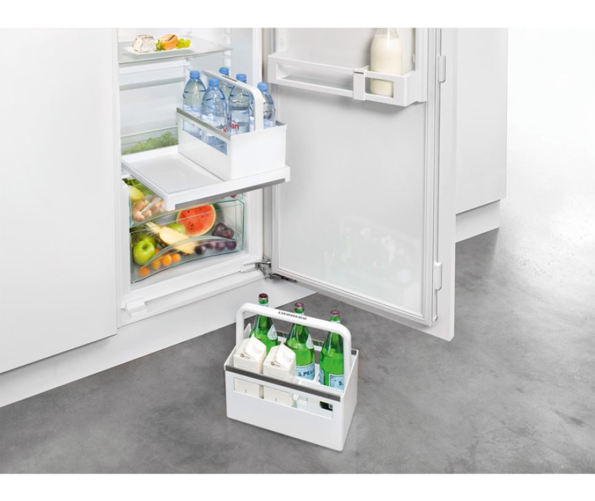 De Liebherr IKF3510 inbouw koelkast heeft een uittrekplateau voor flessenmanden