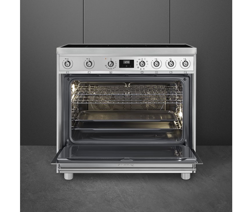 De oven van de C9CIMX9-1 is multifunctioneel en heeft een netto inhoud van 115 liter