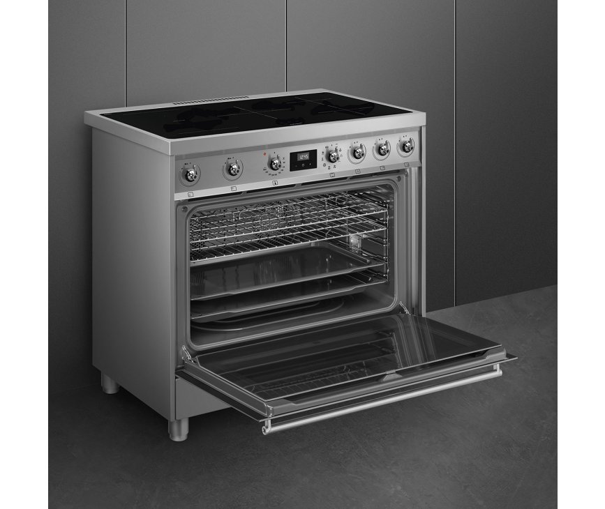 Dankzij de dubbele ventilator in de oven bereikt deze met ongeveer 10 minuten een temperatuur van 180 graden.
