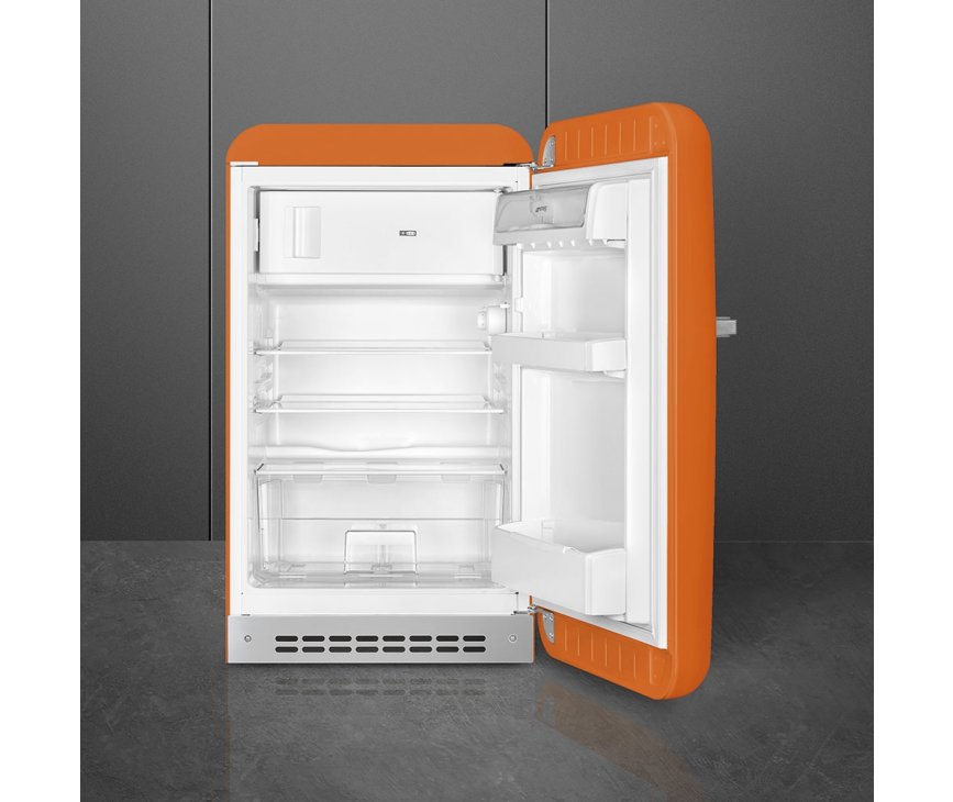 Het interieur van de Smeg FAB10ROR5 koelkast oranje - rechtsdraaiend