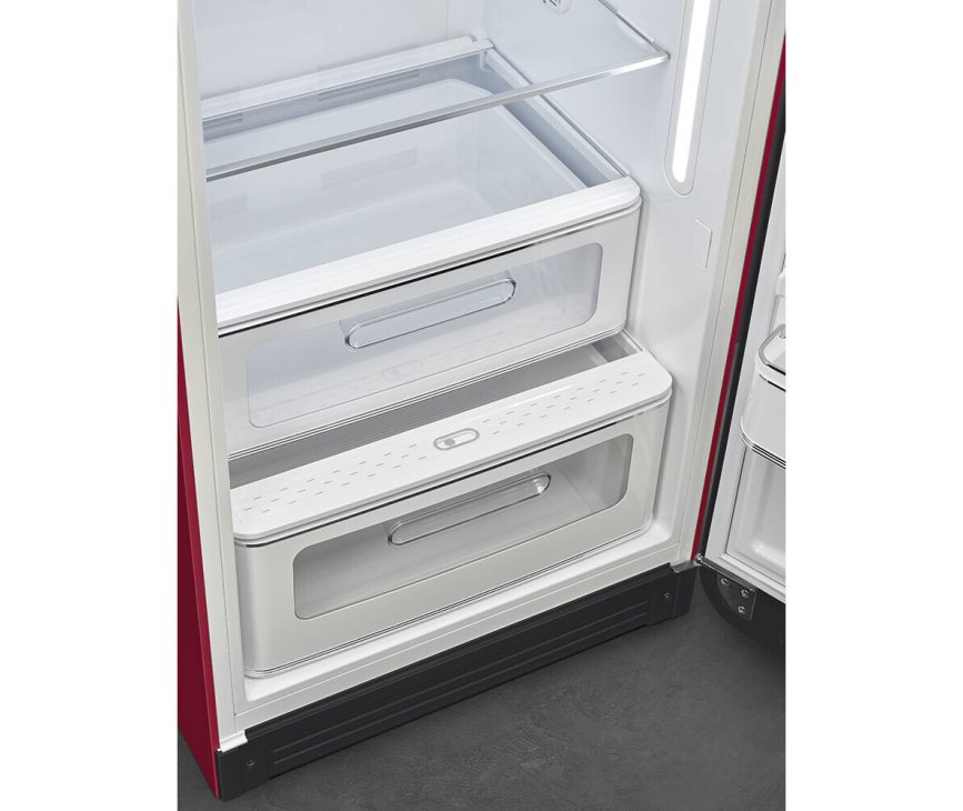 De Smeg FAB28RDRB5 koelkast heeft een 0 graden zone om versproducten vers te houden