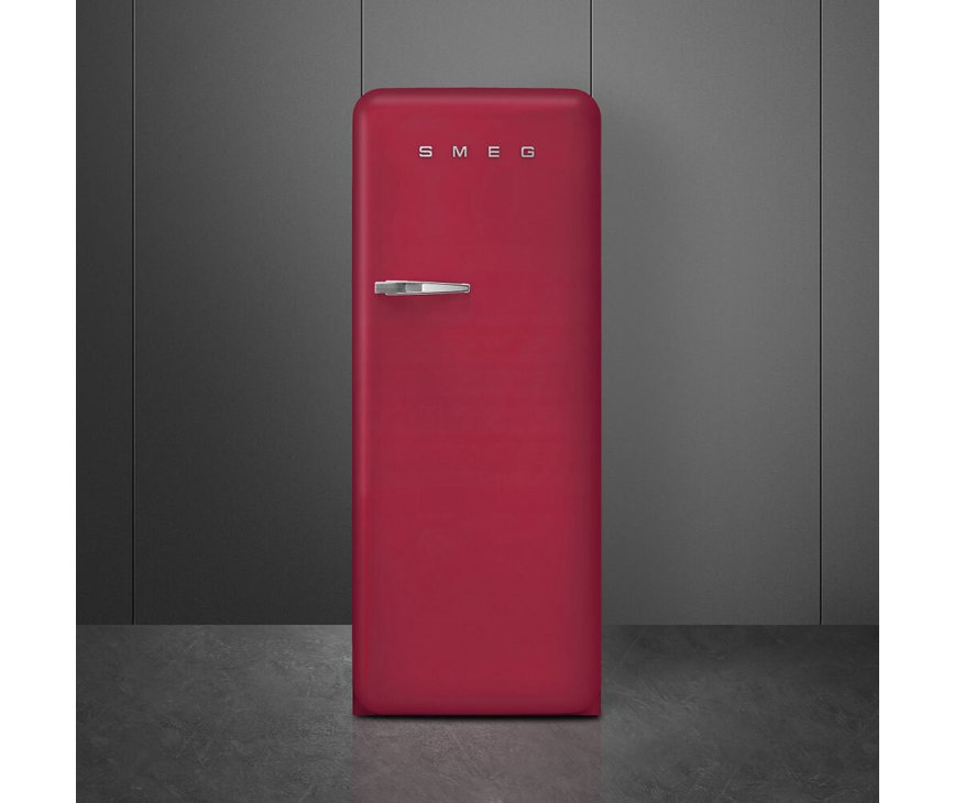 De Smeg FAB28RDRB5 koelkast heeft unieke Ruby Red kleur