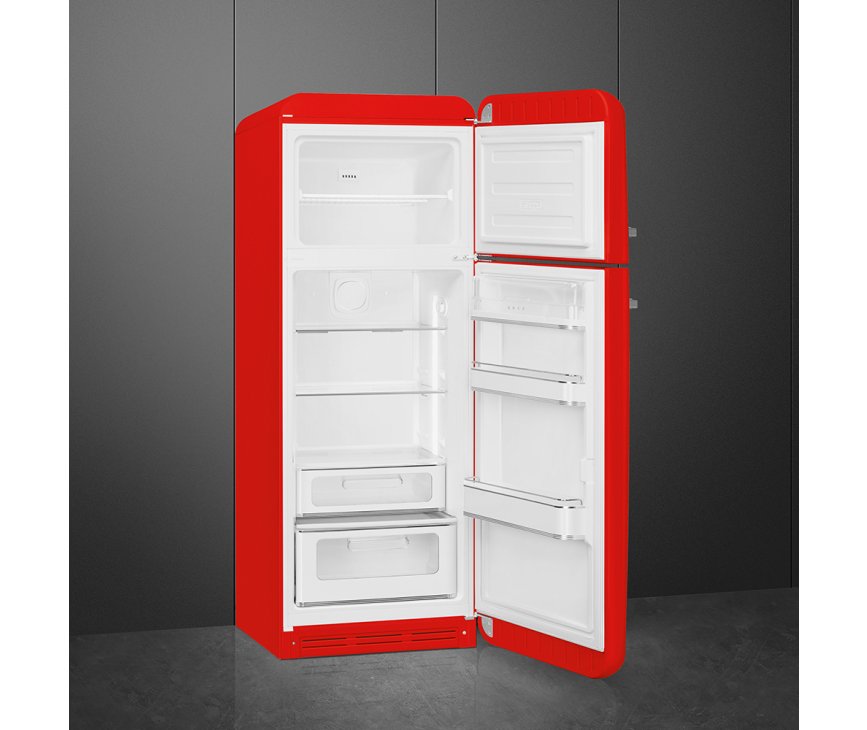 De Smeg FAB30RRD5 is een 172 cm. hoge koelkast uitgevoerd met een zuinig energieklasse A+++ label.