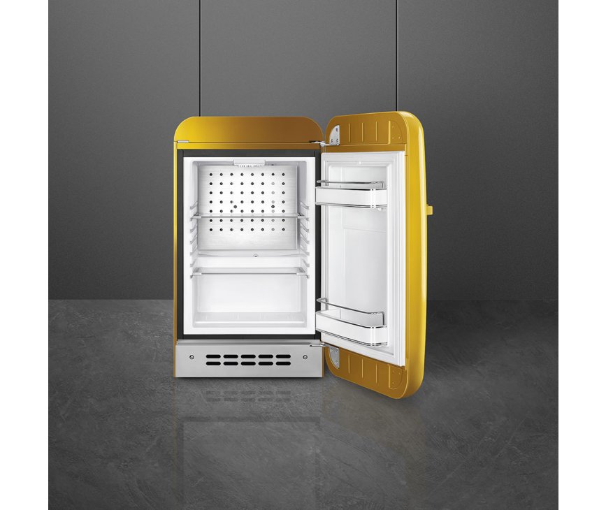 Het interieur van de Smeg FAB5RDGO5 minibar koelkast - Svarovsky Gold
