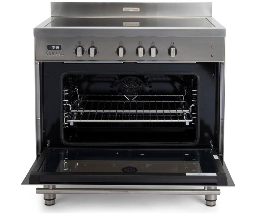 De multifunctionele oven beschikt over een hetelucht stand waarbij op meerdere niveaus tegelijkertijd gerechten bereid kunnen worden.