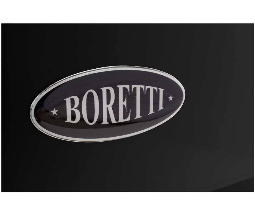 Op de klep van het fornuis is een Boretti logo geplaatst