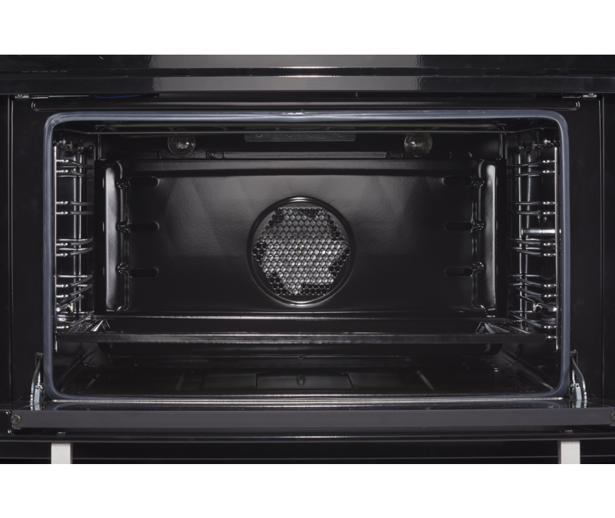 Foto van de binnenzijde van de oven uitgevoerd met hetelucht, grill en onder/bovenwarmte