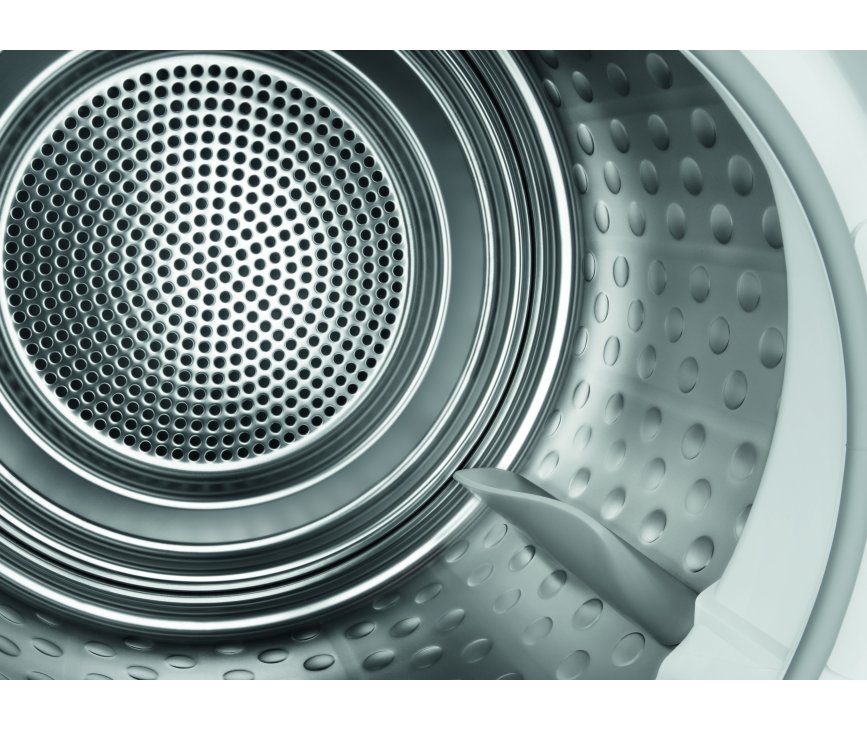 De vernieuwde trommel in de Electrolux EDH3887GNE warmtepomp droger zorgt voor behoedzamere omgang met uw wasgoed